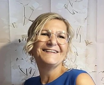 Susanne Czudzewitz, herzlich lächelnd