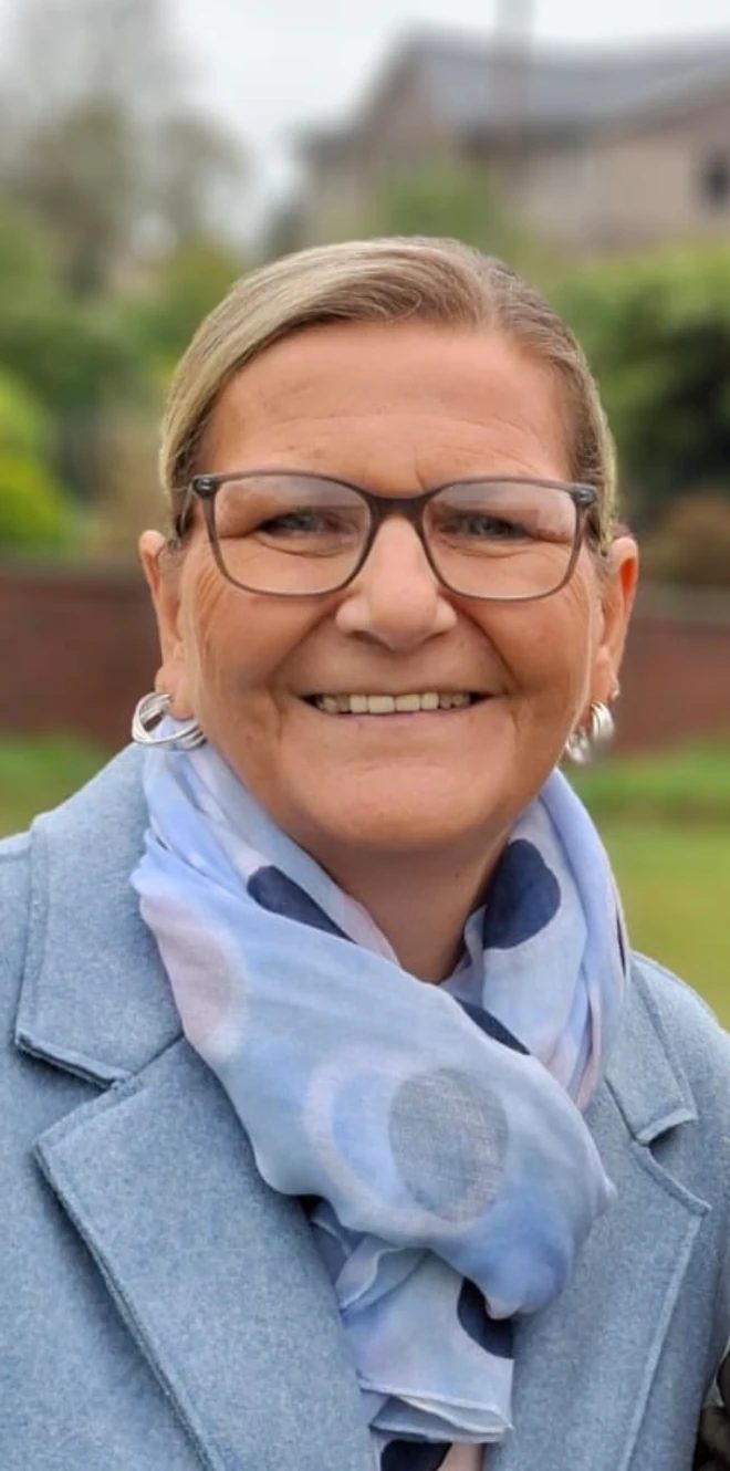 Susanne Czudzewitz, herzlich lächelnd