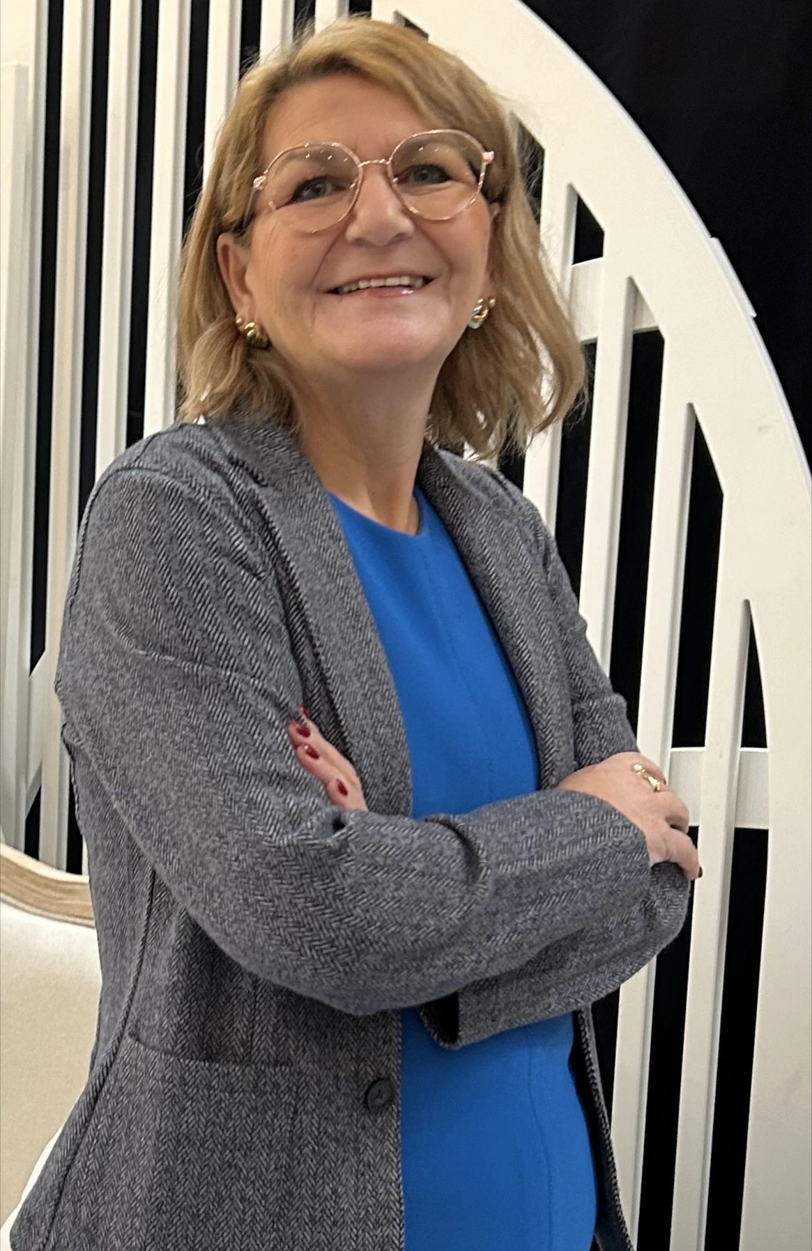 Susanne Czudzewitz lächelnd, Porträtfoto